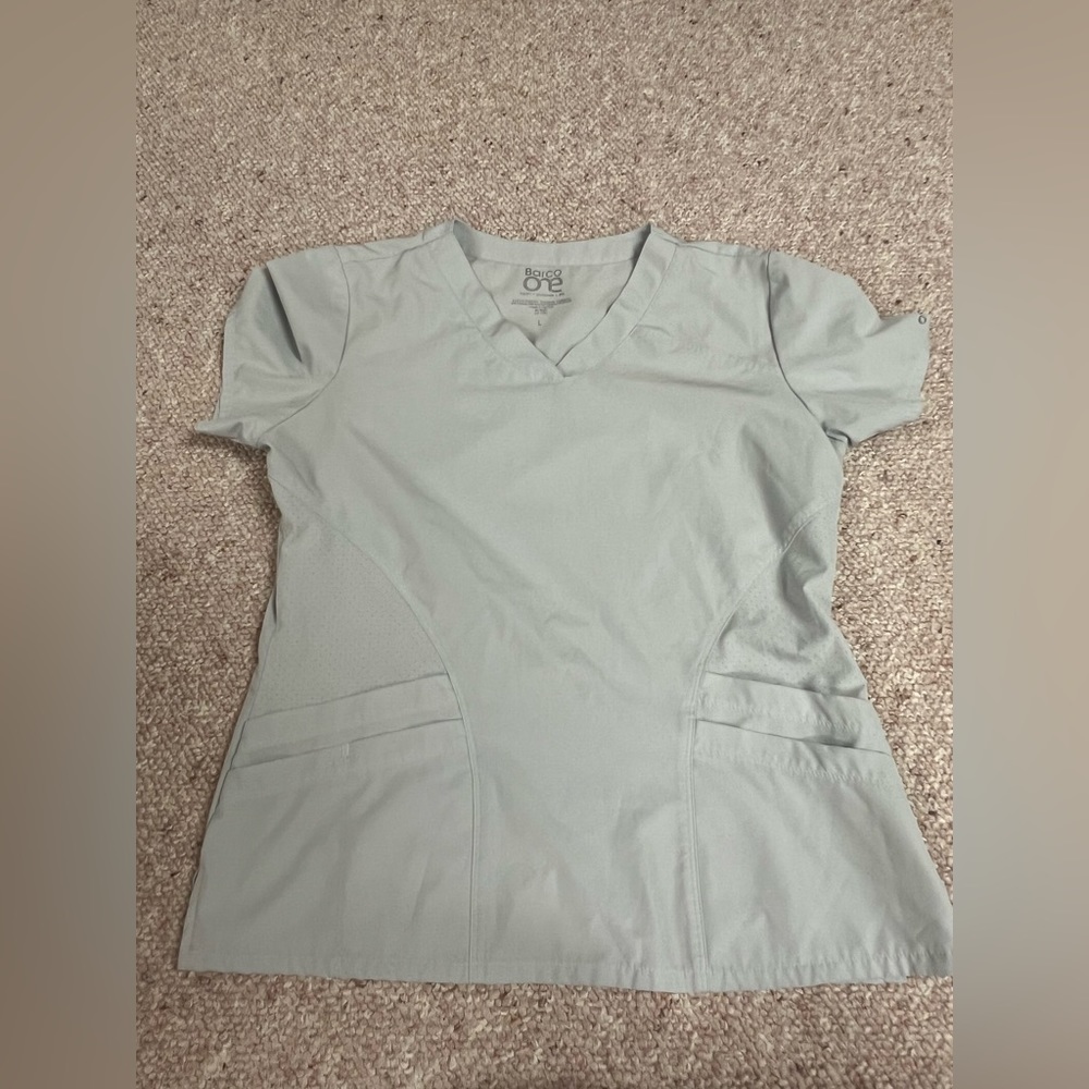 Barco one scrub top